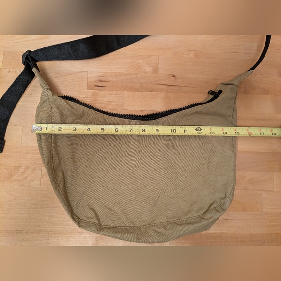 Baggu Nylon Crossbody Bag Tan Khaki Color - Picture 1 of 6